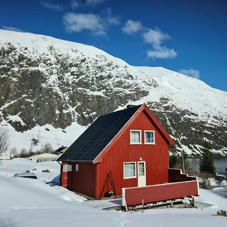 Charming Traditional Norwegian In Semesterbostad Lyngen