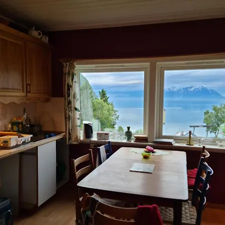 Charming Traditional Norwegian In 펜션 Lyngen