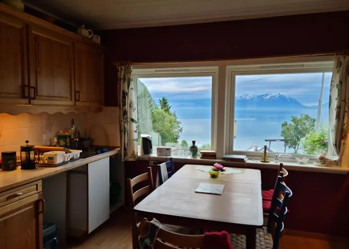 Charming Traditional Norwegian In 펜션 Lyngen